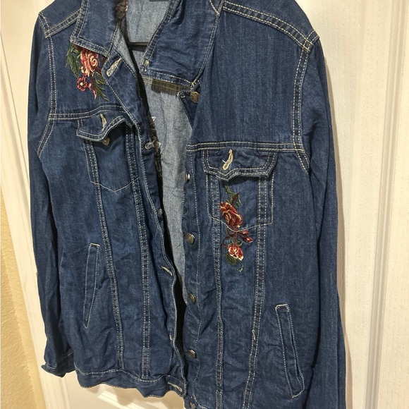 Skyline collection denim jacket M 
Roses - Picture 3 of 4